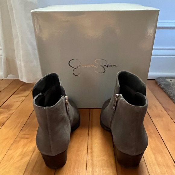 Jessica Simpson sued booties, size 8 - Picture 10 of 11